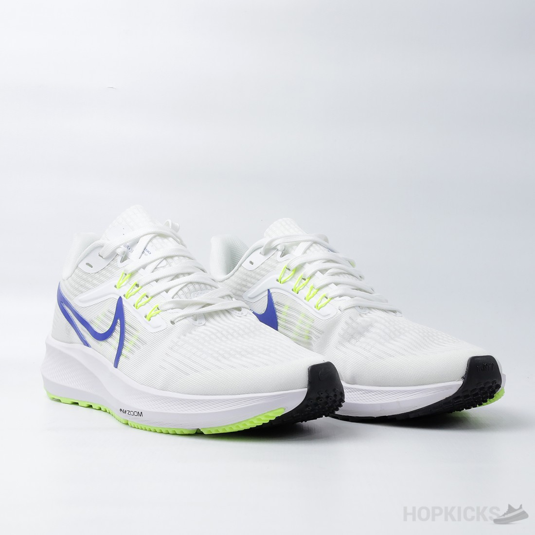 NIKE エアズーム　VOMERO15 Nike Air Zoom Vomero 15 Red Black White Mens Shoes CU1855